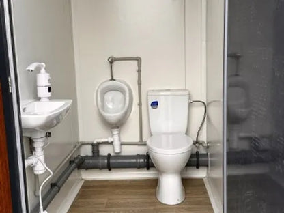 Contenedor sanitario tipo pabellón con 3 cabinas independientes