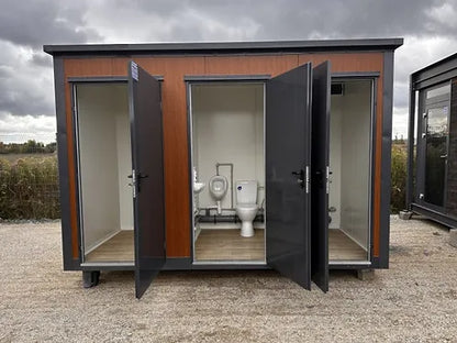Contenedor sanitario tipo pabellón con 3 cabinas independientes